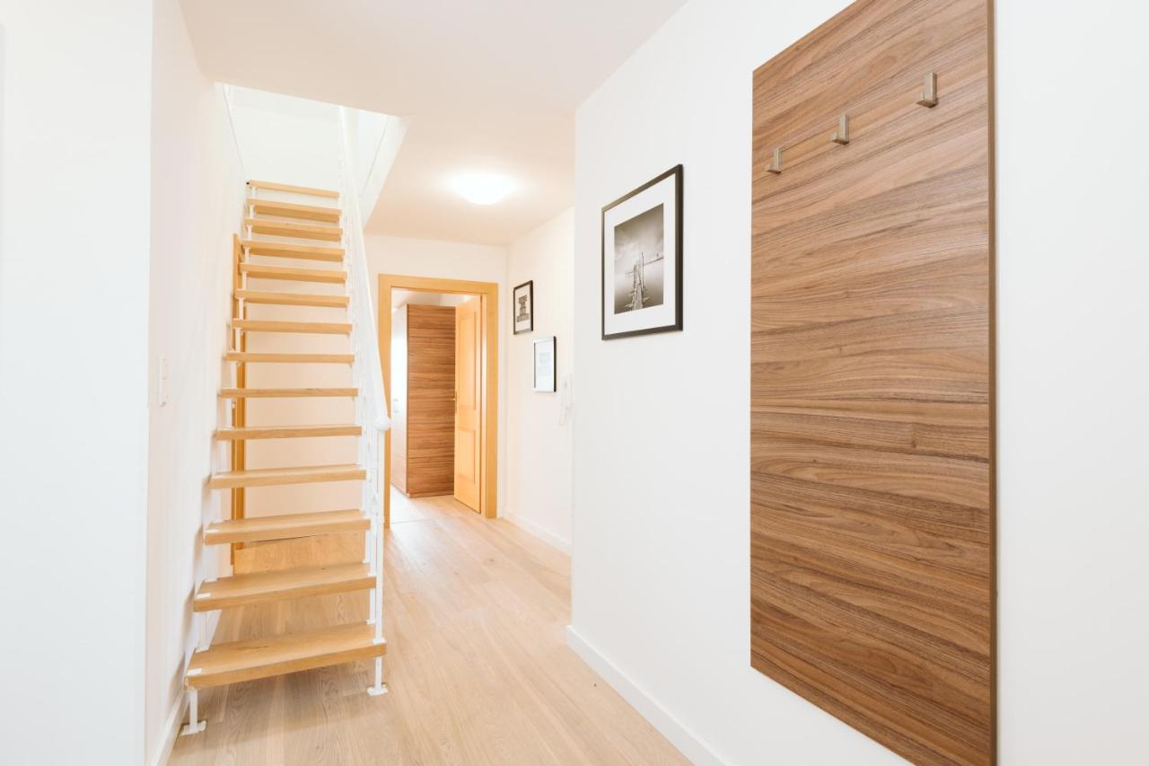 Haus Aussicht - Ferienwohnungen Velden フェルデン・アム・ヴェルターゼー エクステリア 写真