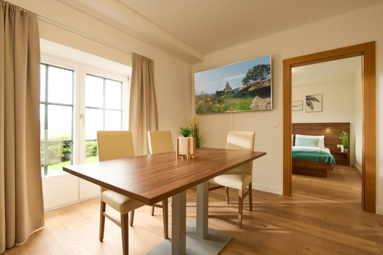 Haus Aussicht - Ferienwohnungen Velden フェルデン・アム・ヴェルターゼー エクステリア 写真