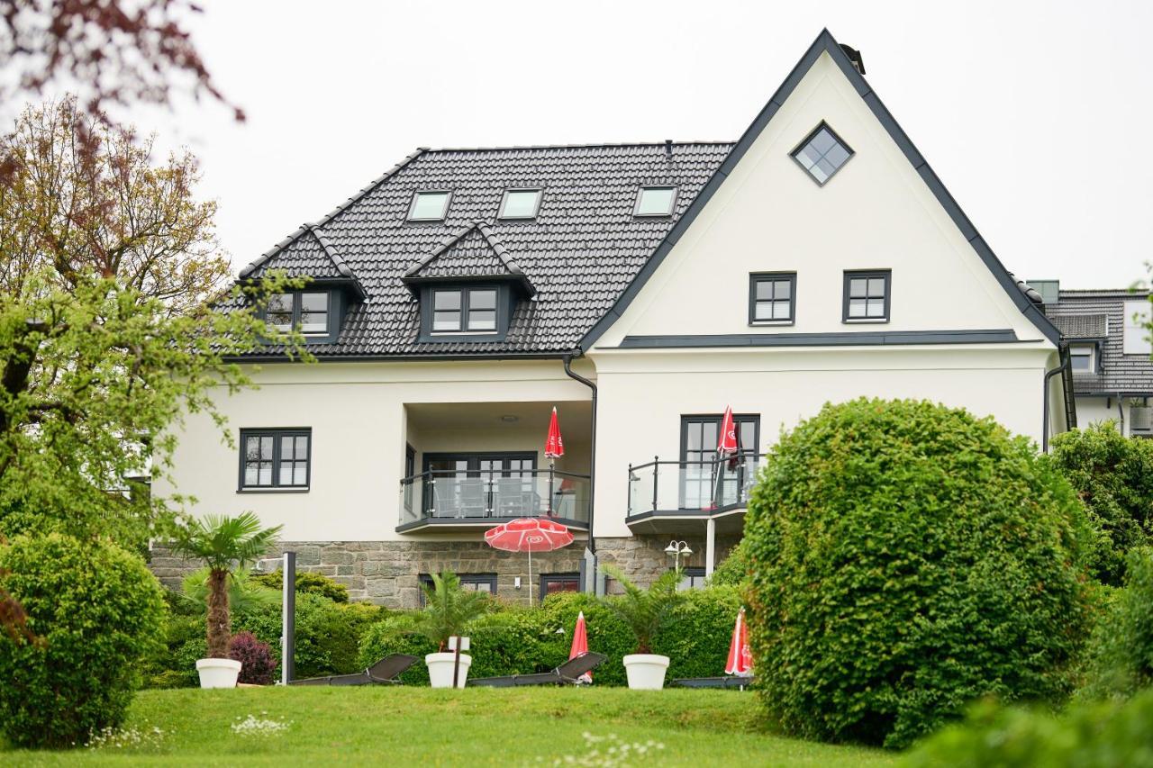 Haus Aussicht - Ferienwohnungen Velden フェルデン・アム・ヴェルターゼー エクステリア 写真